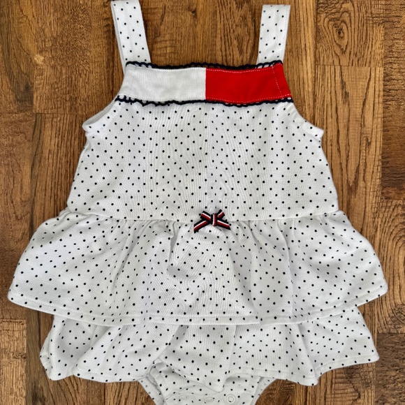 New Tommy Hilfiger Skirted Bodysuit Sunsuit Baby Girl Size 18 Months Polka Dot - Picture 1 of 5